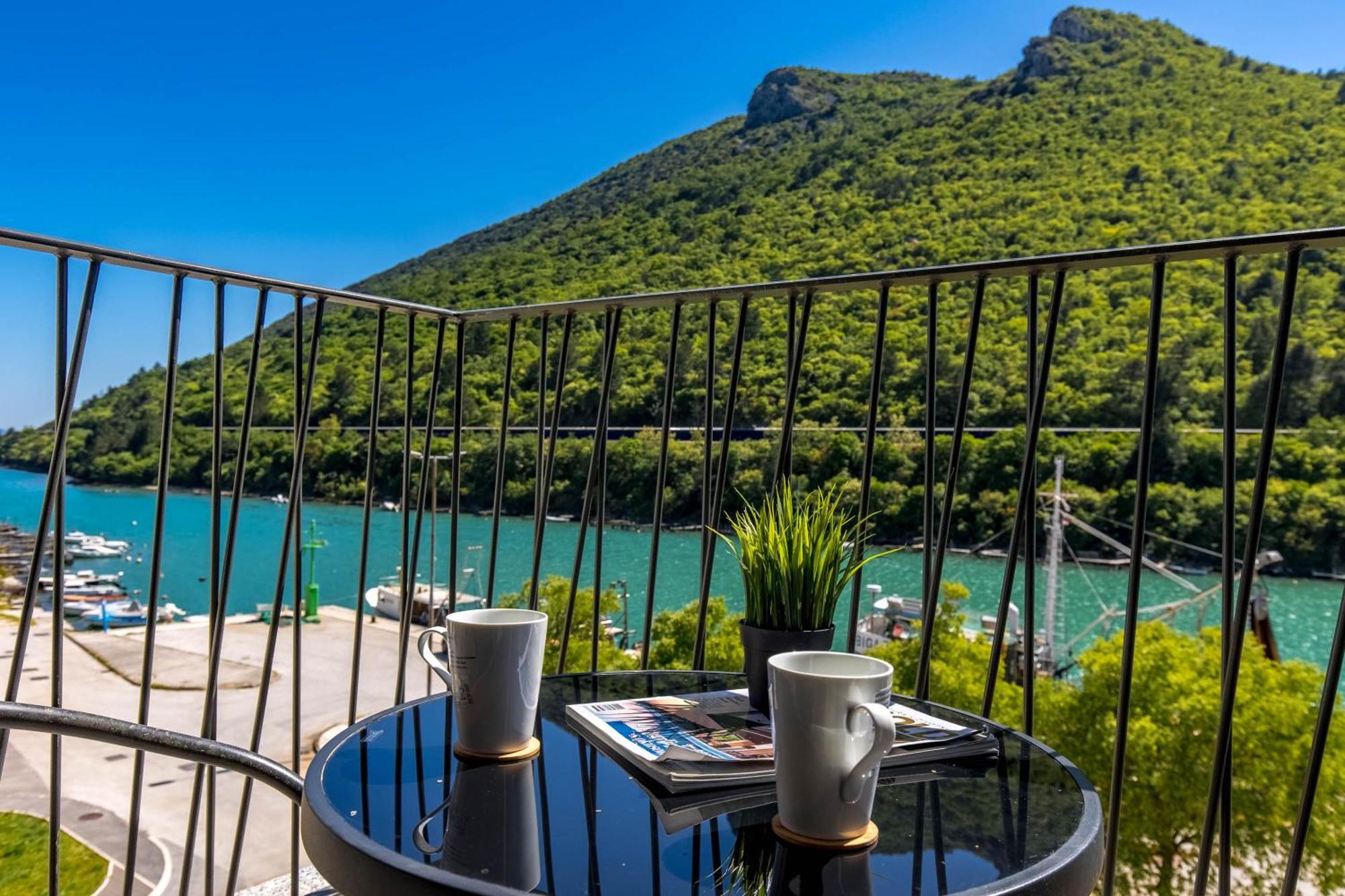 Seafront Villa Andrijana - Happy Rentals Plomin Extérieur photo